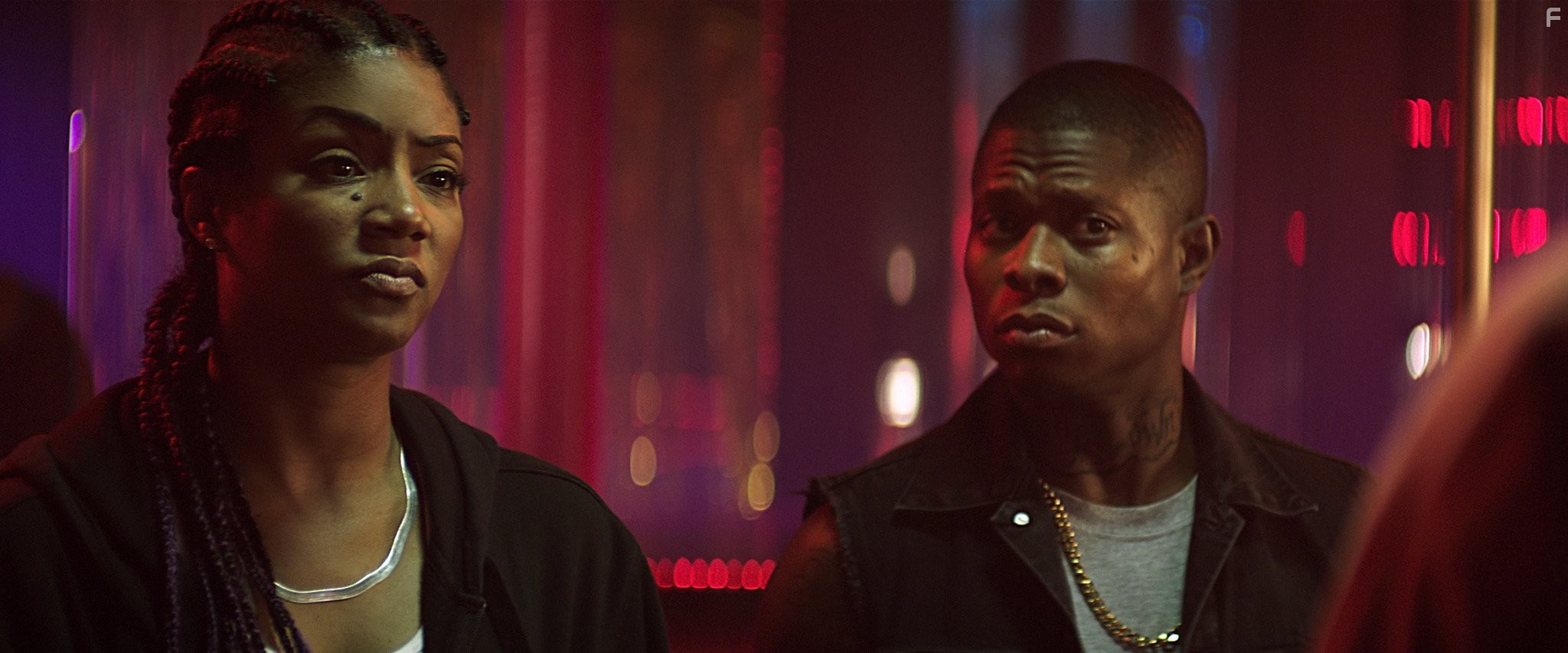 Tiffany Haddish and Jason Mitchell in Киану (2016)