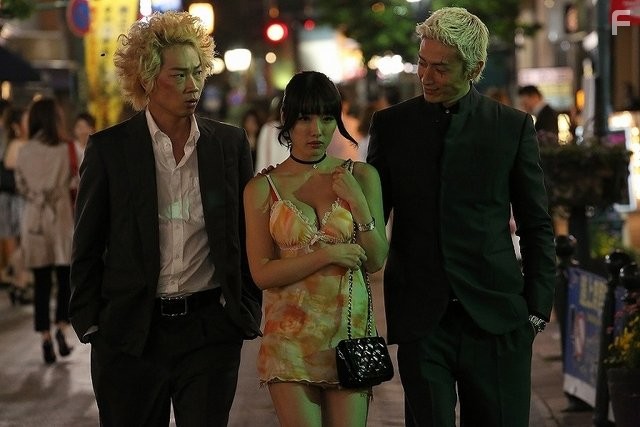 Y?suke Iseya and G? Ayano in Shinjuku suwan (2015)