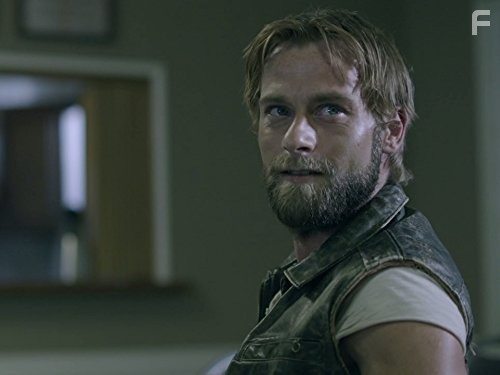 Joe Anderson in Изгои (2016)