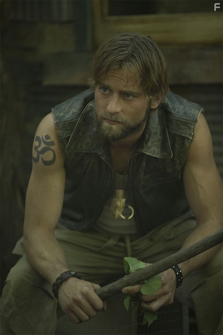 Joe Anderson in Изгои (2016)