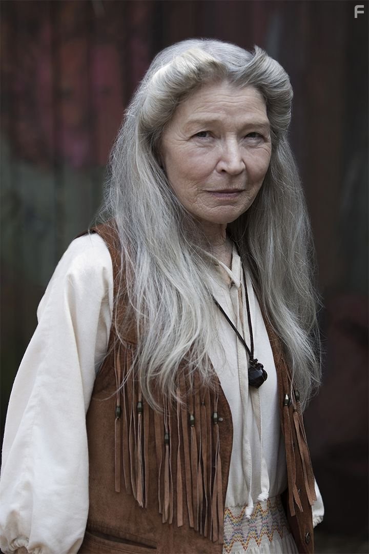 Phyllis Somerville in Изгои (2016)