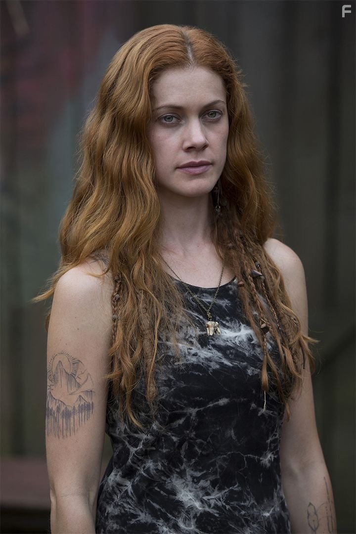 Gillian Alexy in Изгои (2016)