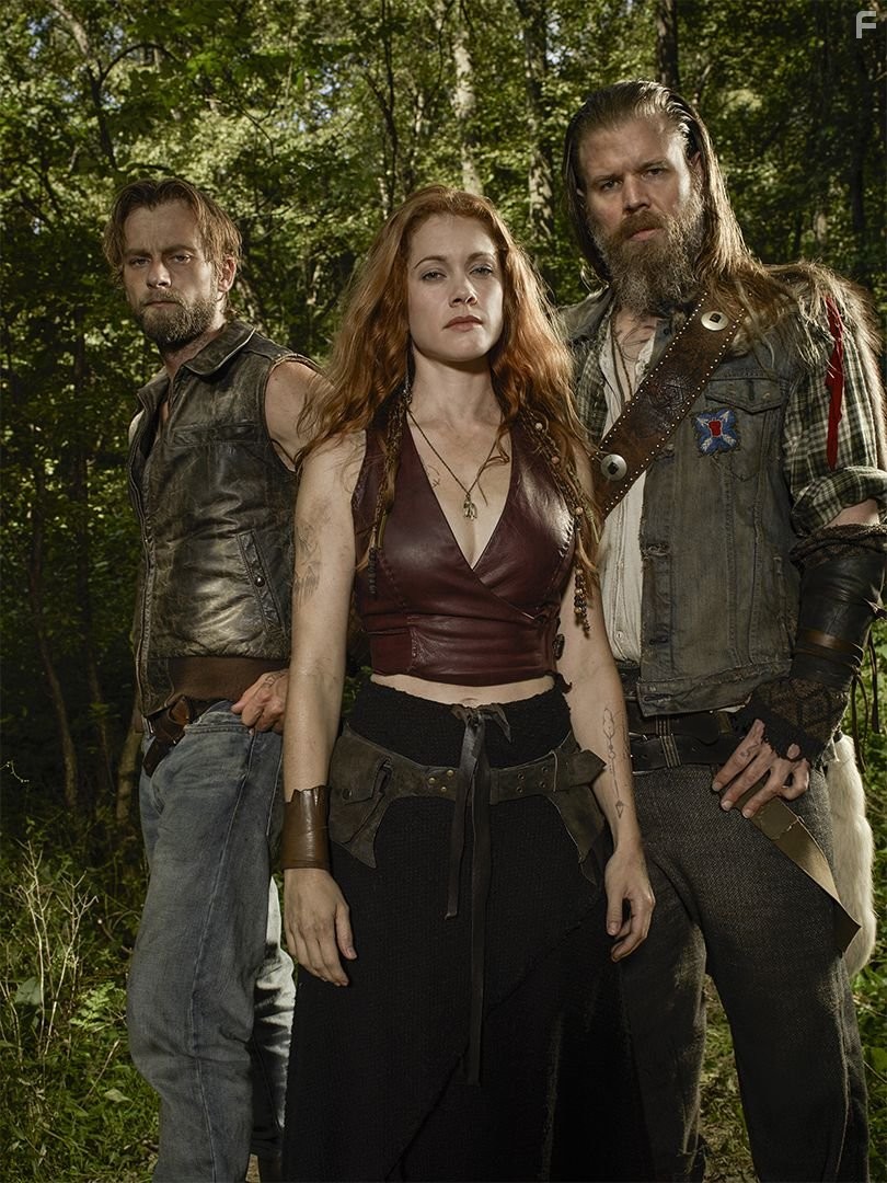 Gillian Alexy, Ryan Hurst, and Joe Anderson in Изгои (2016)