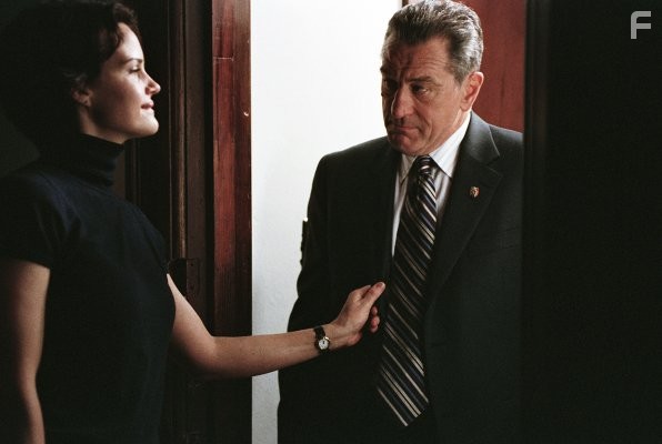 Robert De Niro and Carla Gugino in Право на убийство (2008)