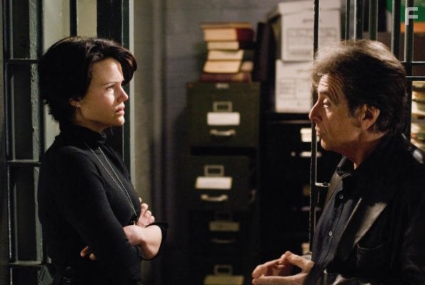 Al Pacino and Carla Gugino in Право на убийство (2008)