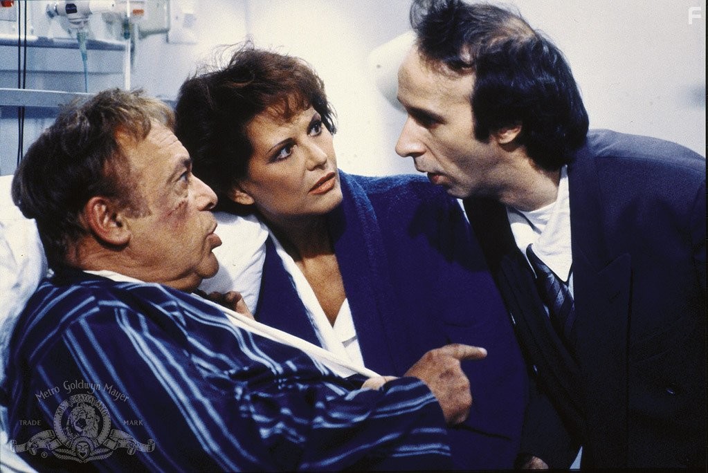Roberto Benigni, Claudia Cardinale, and Herbert Lom in Сын Розовой пантеры (1993)