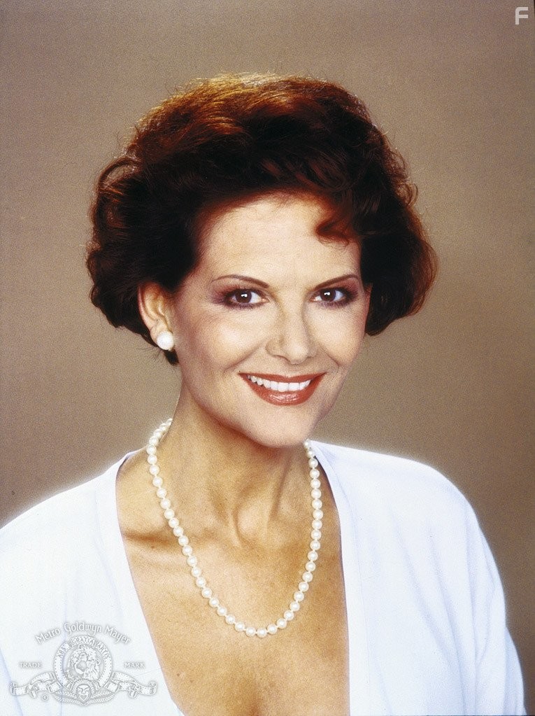 Claudia Cardinale in Сын Розовой пантеры (1993)