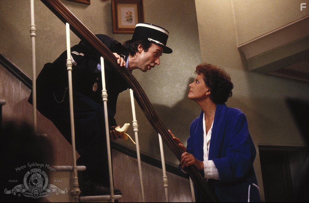Roberto Benigni and Claudia Cardinale in Сын Розовой пантеры (1993)