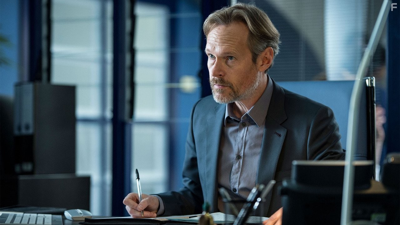 Steven Mackintosh in Счастливчик (2016)