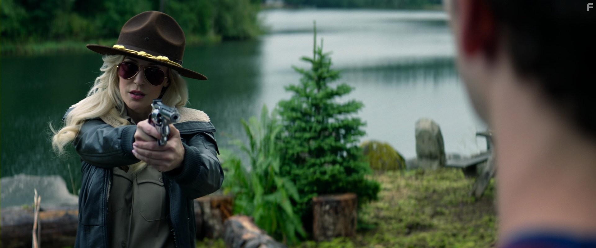 Louise Linton in Лихорадка (2016)