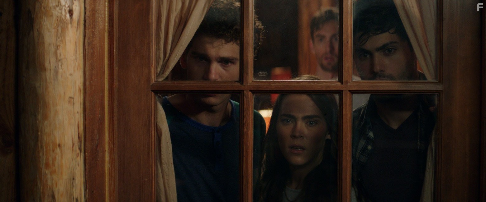 Dustin Ingram, Nadine Crocker, Matthew Daddario, and Samuel Davis in Лихорадка (2016)