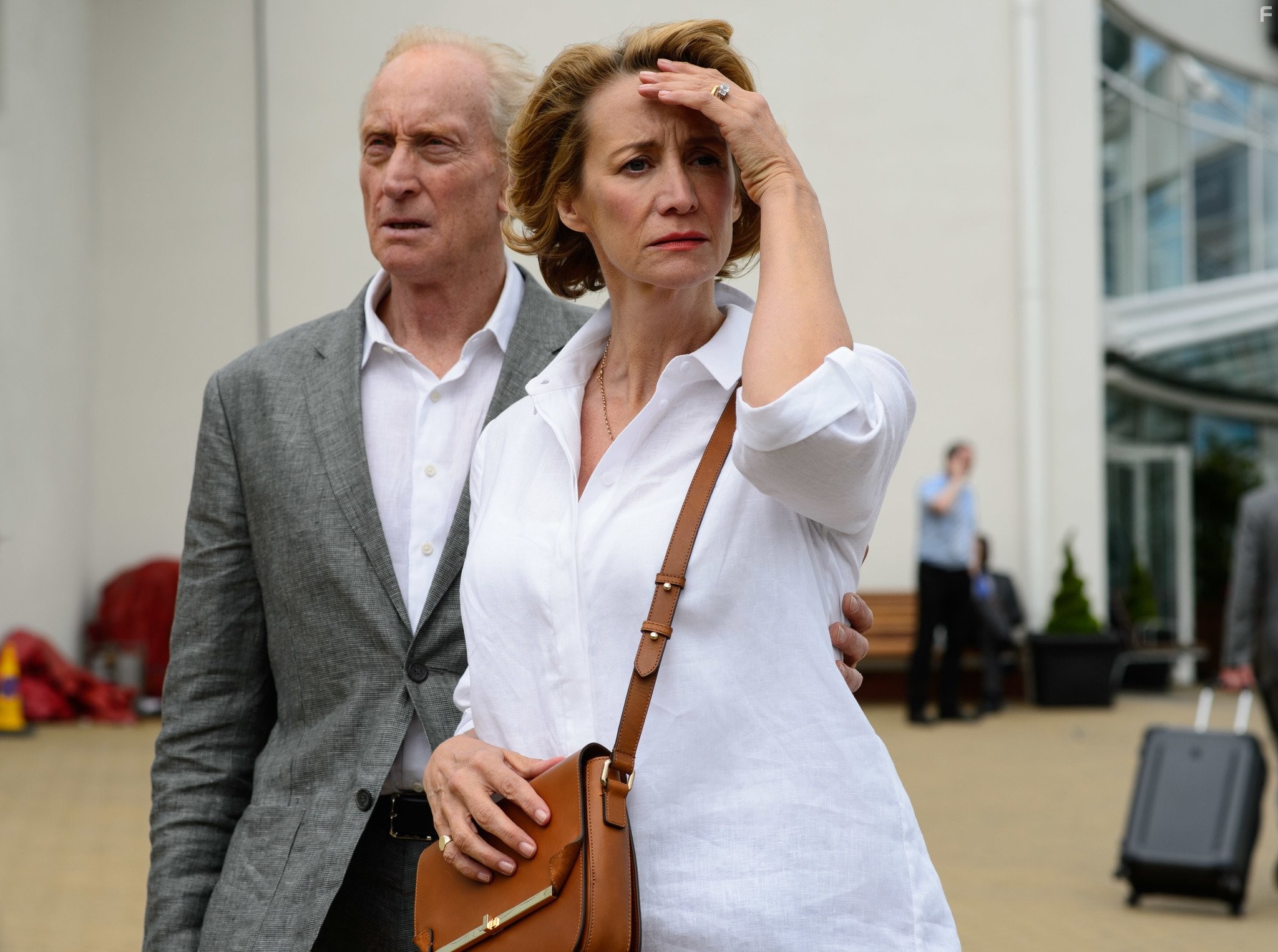 Charles Dance and Janet McTeer in До встречи с тобой (2016)