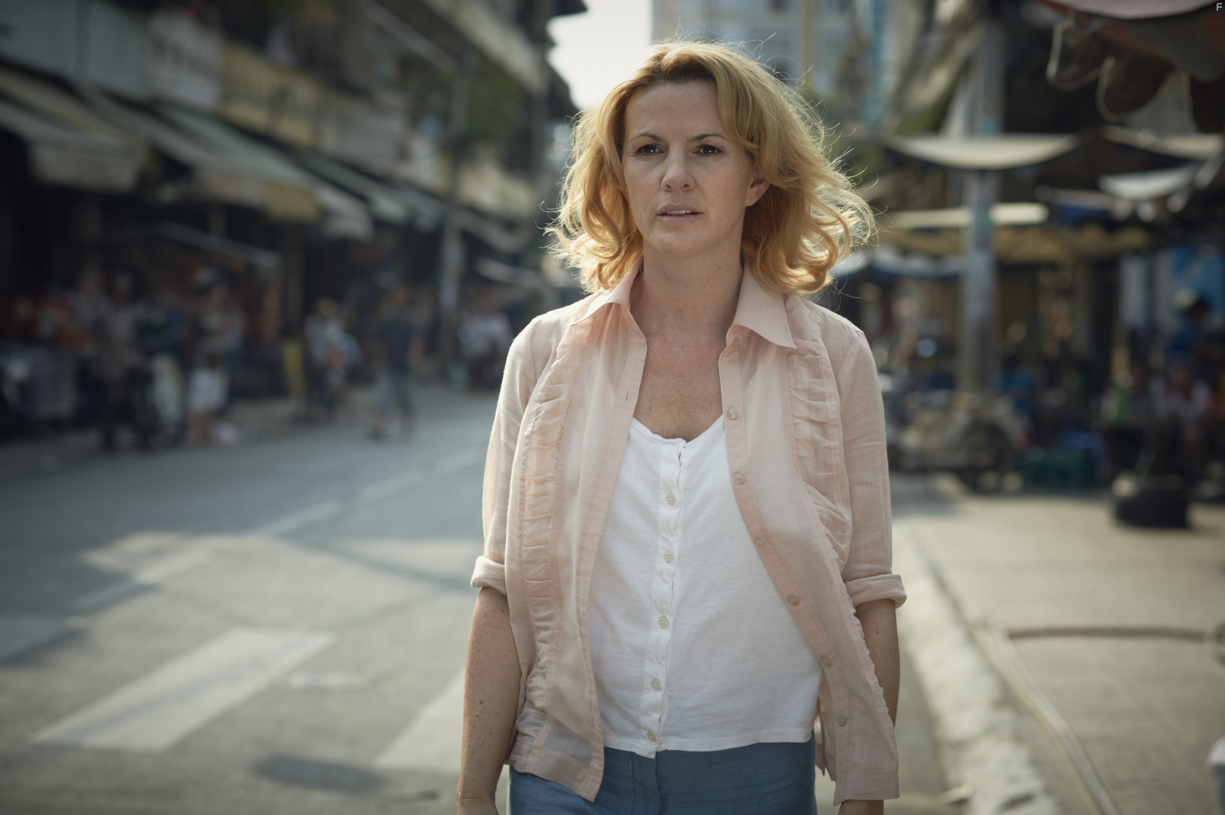 Deirdre O'Kane in Noble (2014)