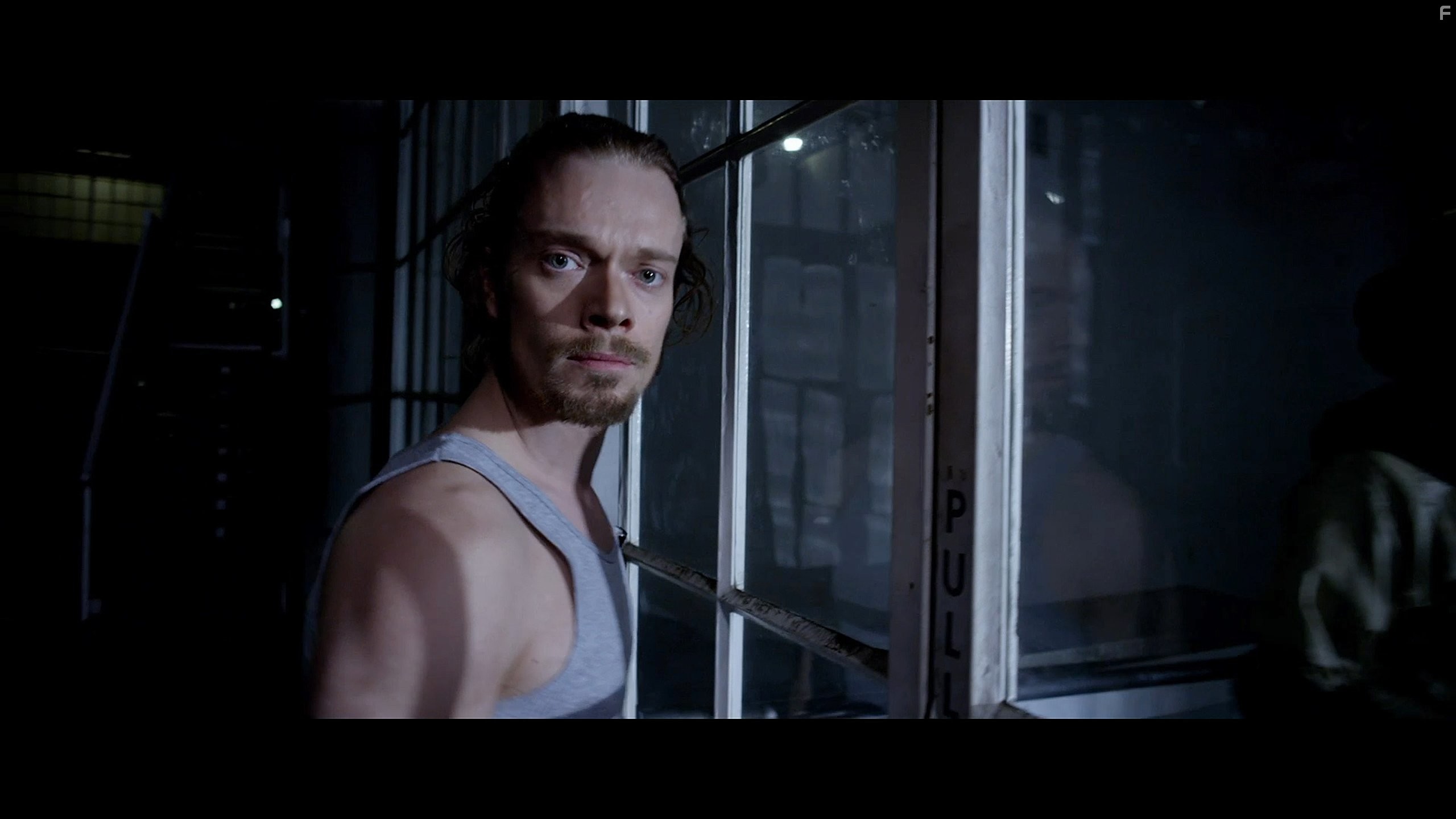 Alfie Allen in Пандемия (2016)