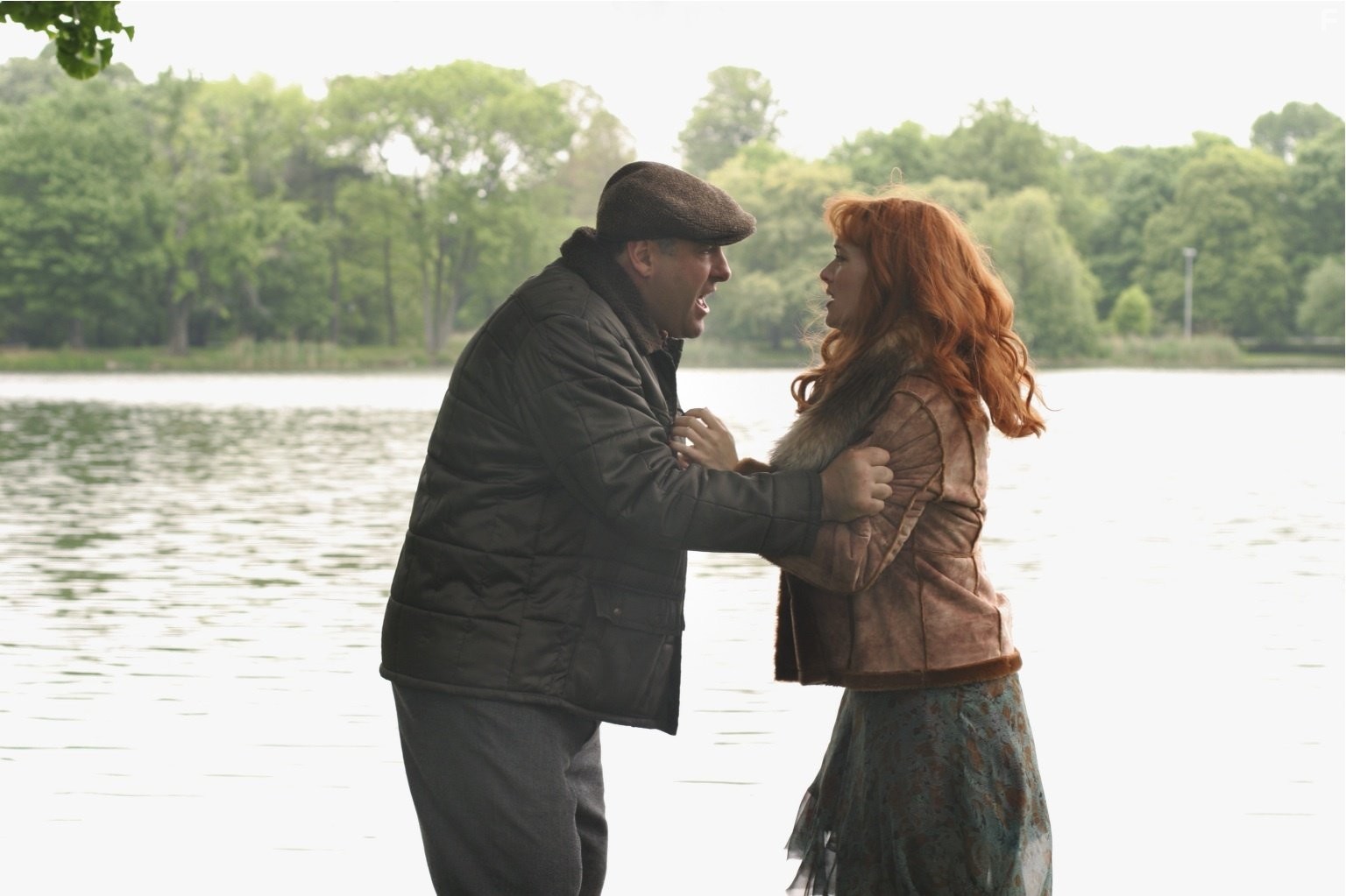 Kate Winslet and James Gandolfini in Любовь и сигареты (2005)