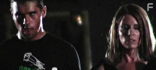 Garrett Jones and Juliet Reeves London in Слияние с зомби (2006)