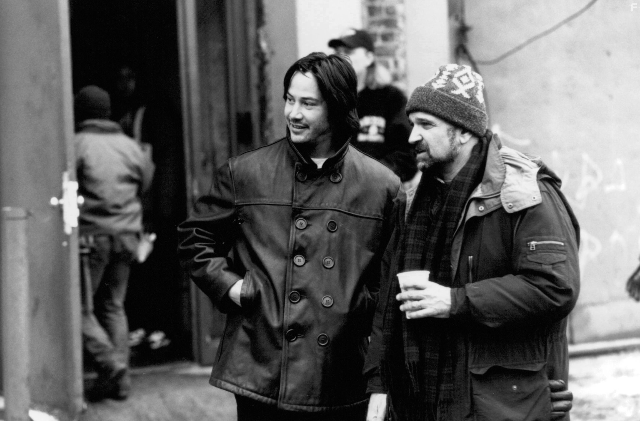 Keanu Reeves and Andrew Davis in Цепная реакция (1996)