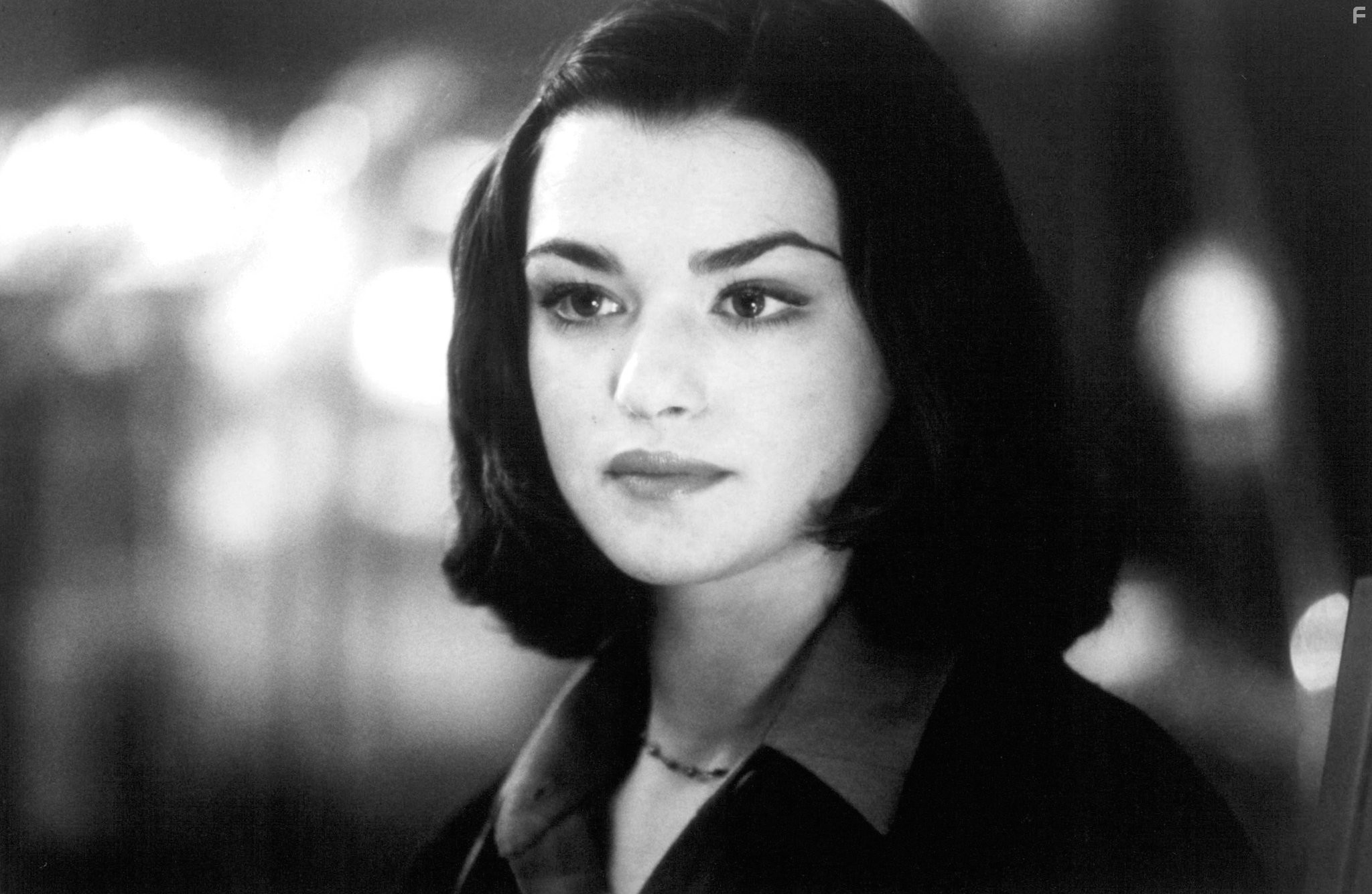 Rachel Weisz in Цепная реакция (1996)