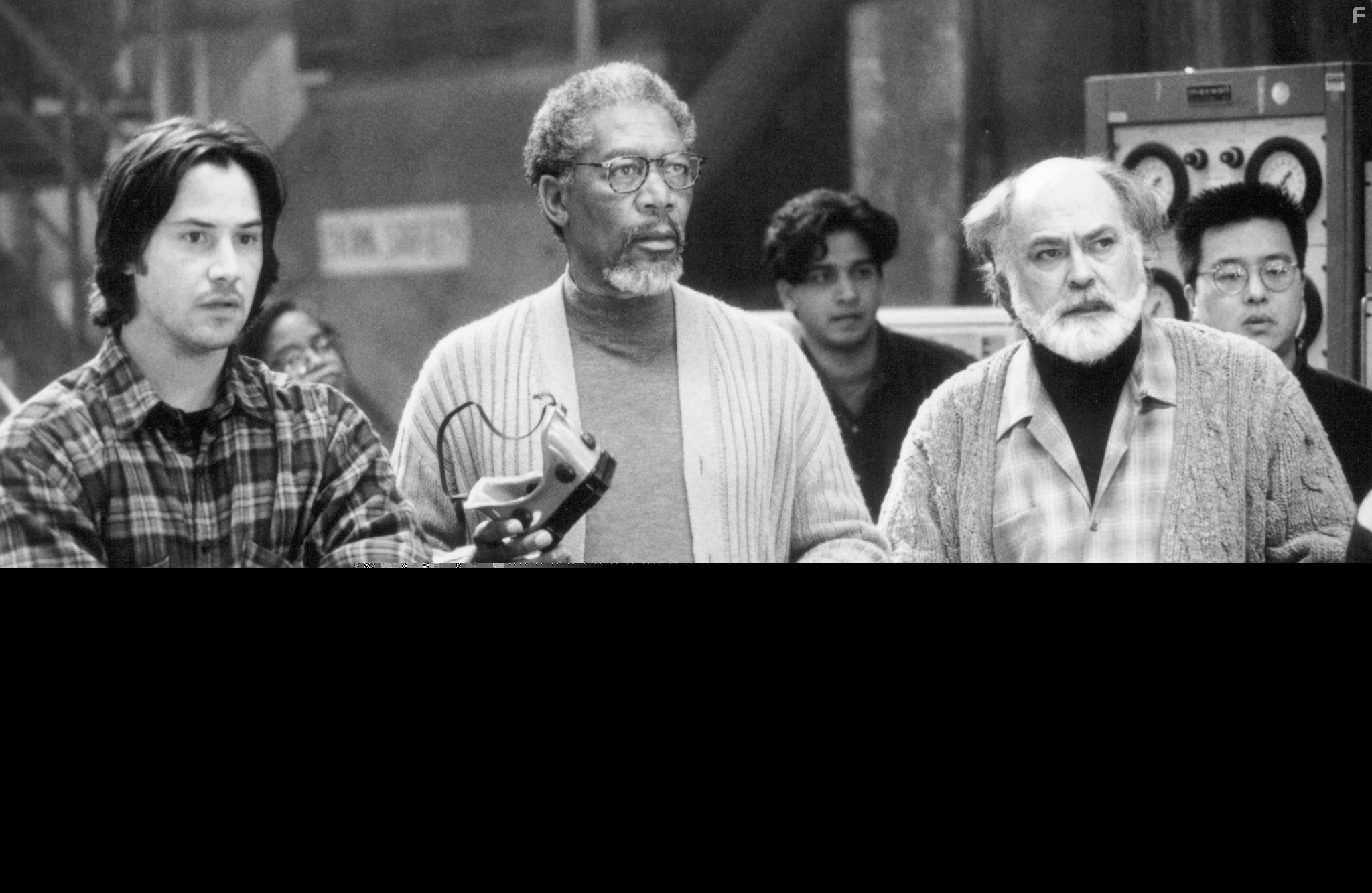 Morgan Freeman, Keanu Reeves, Rachel Weisz, and Krzysztof Pieczynski in Цепная реакция (1996)