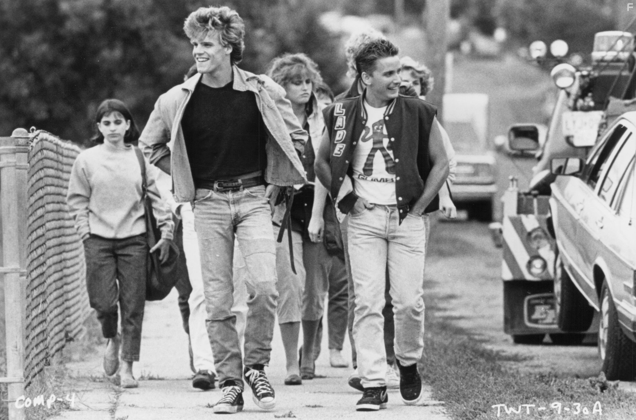 Emilio Estevez and Craig Sheffer in Это было тогда... Это есть и сейчас (1985)