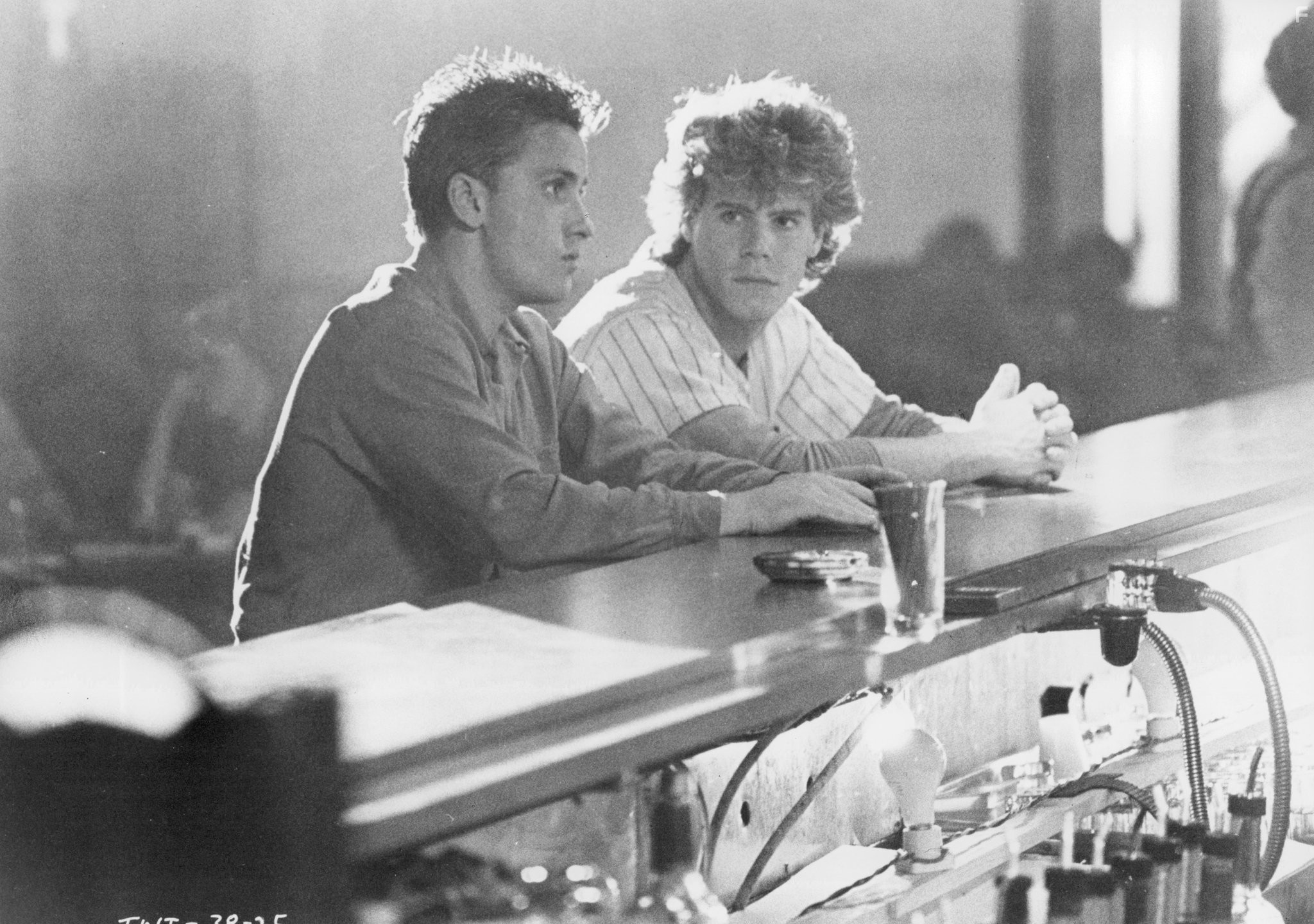 Emilio Estevez and Craig Sheffer in Это было тогда... Это есть и сейчас (1985)