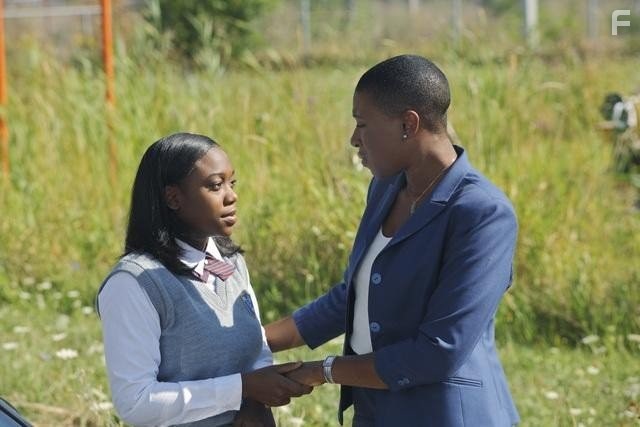 Aisha Hinds and Jamai Fisher in 187 Детройт (2010)