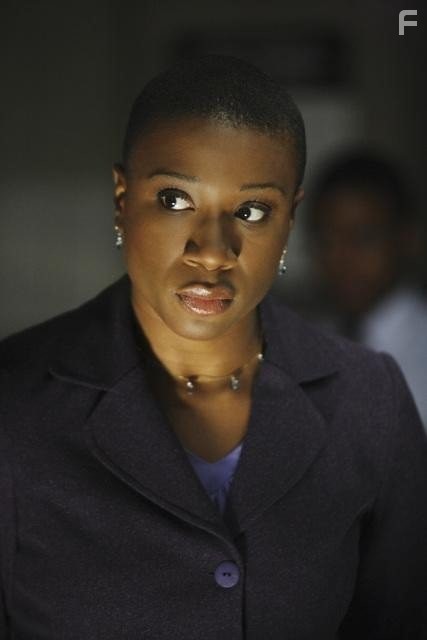 Aisha Hinds in 187 Детройт (2010)