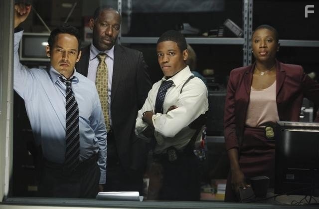 James McDaniel, Shaun Majumder, Aisha Hinds, and Jon Michael Hill in 187 Детройт (2010)