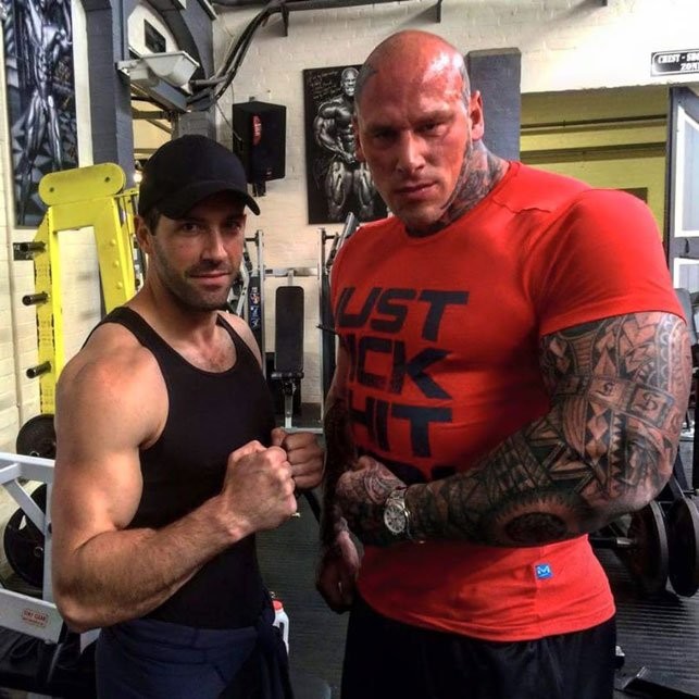 Бойка: Неоспоримый (2016)