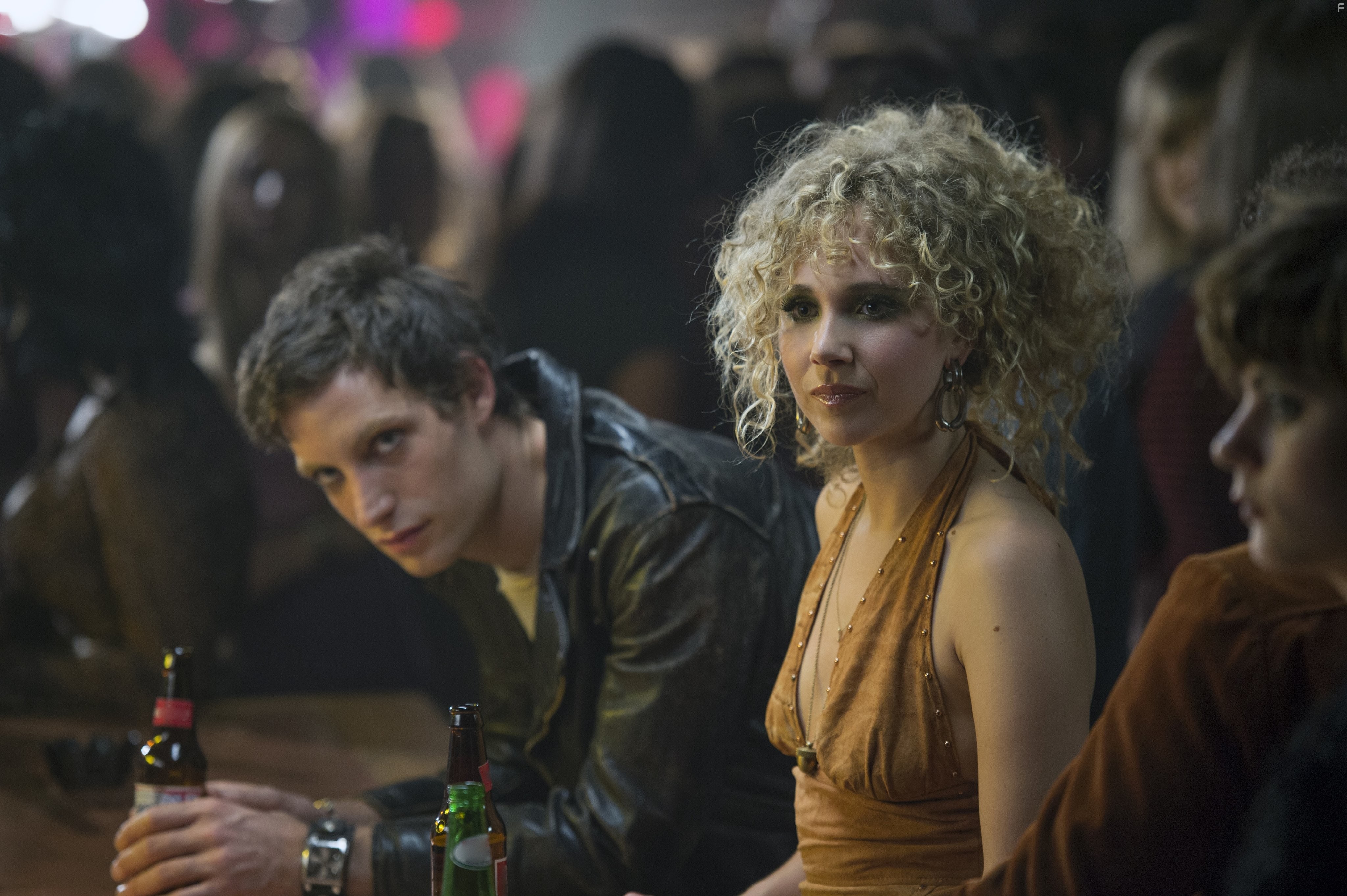 Juno Temple and James Jagger in Винил (2016)