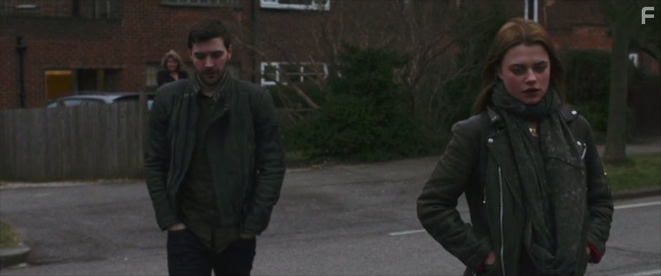 Cian Barry and Abigail Hardingham in Нина навсегда (2015)