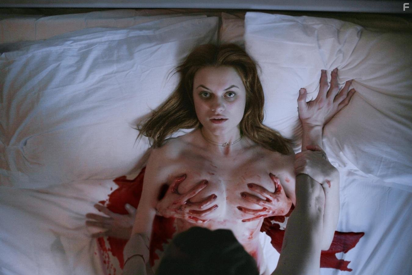 Abigail Hardingham in Нина навсегда (2015)