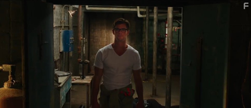 Chris Hemsworth in Охотники за привидениями (2016)