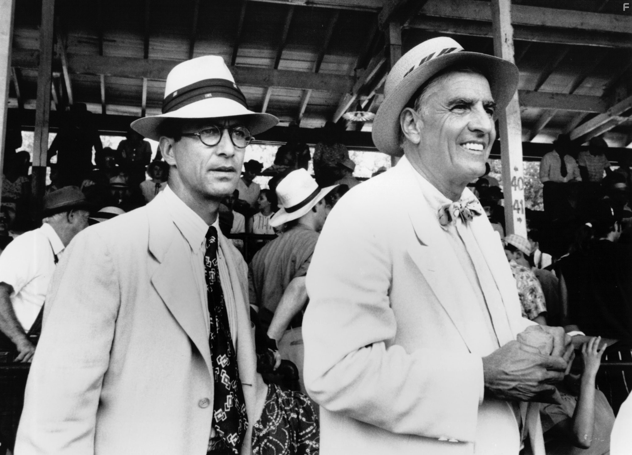 David Strathairn and Garry Marshall in Их собственная лига (1992)