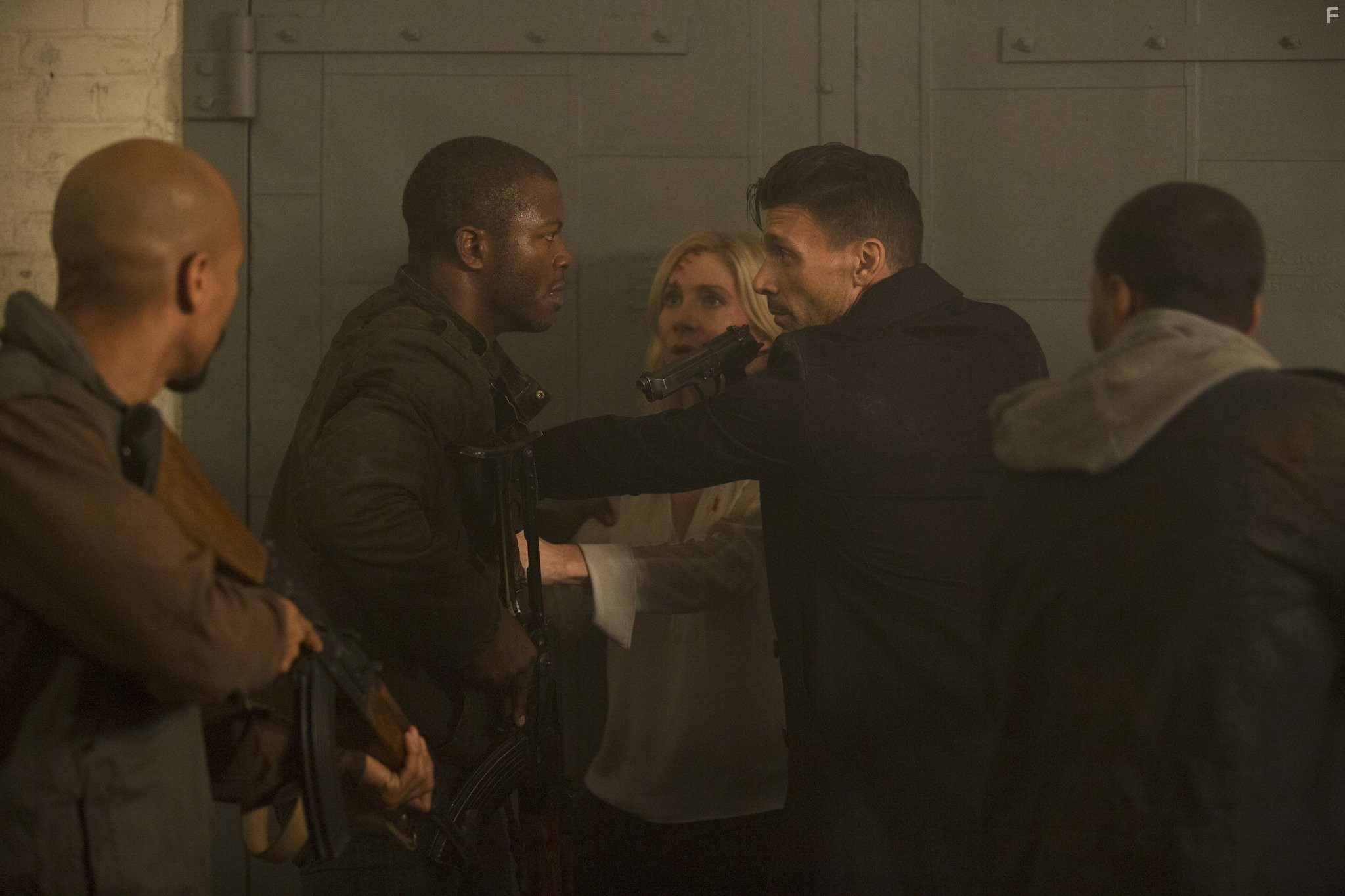 Frank Grillo, Edwin Hodge, Elizabeth Mitchell, Mykelti Williamson, and Joseph Julian Soria in Судная ночь 3 (2016)