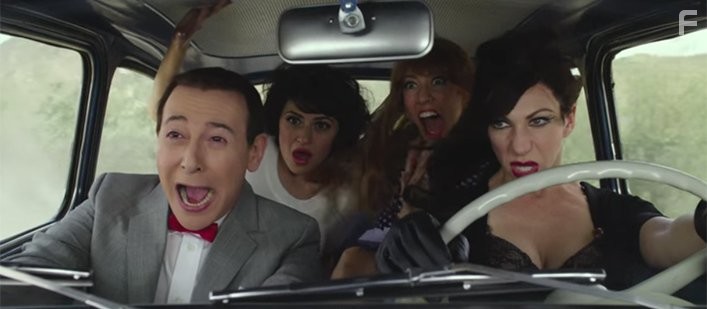 Paul Reubens, Alia Shawkat, and Stephanie Beatriz in Дом игрушек Пи-ви (2016)