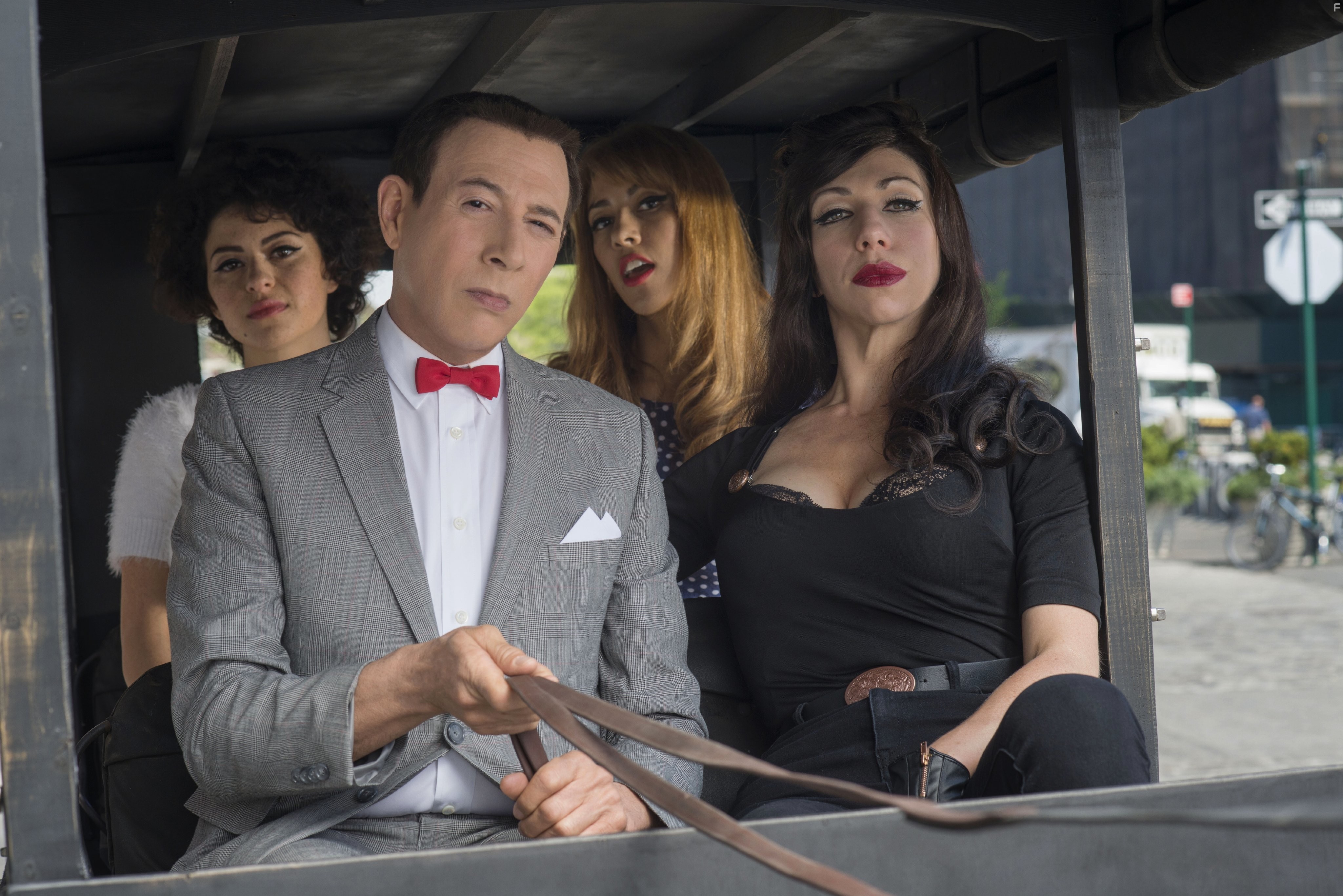 Paul Reubens, Stephanie Beatriz, and Jessica Pohly in Дом игрушек Пи-ви (2016)