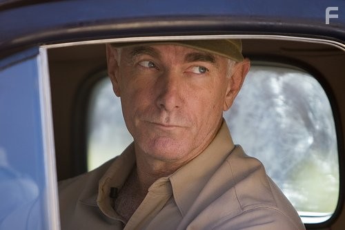 John Sayles in Бар 'Медонос' (2007)