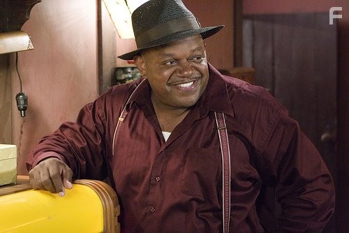 Charles S. Dutton in Бар 'Медонос' (2007)