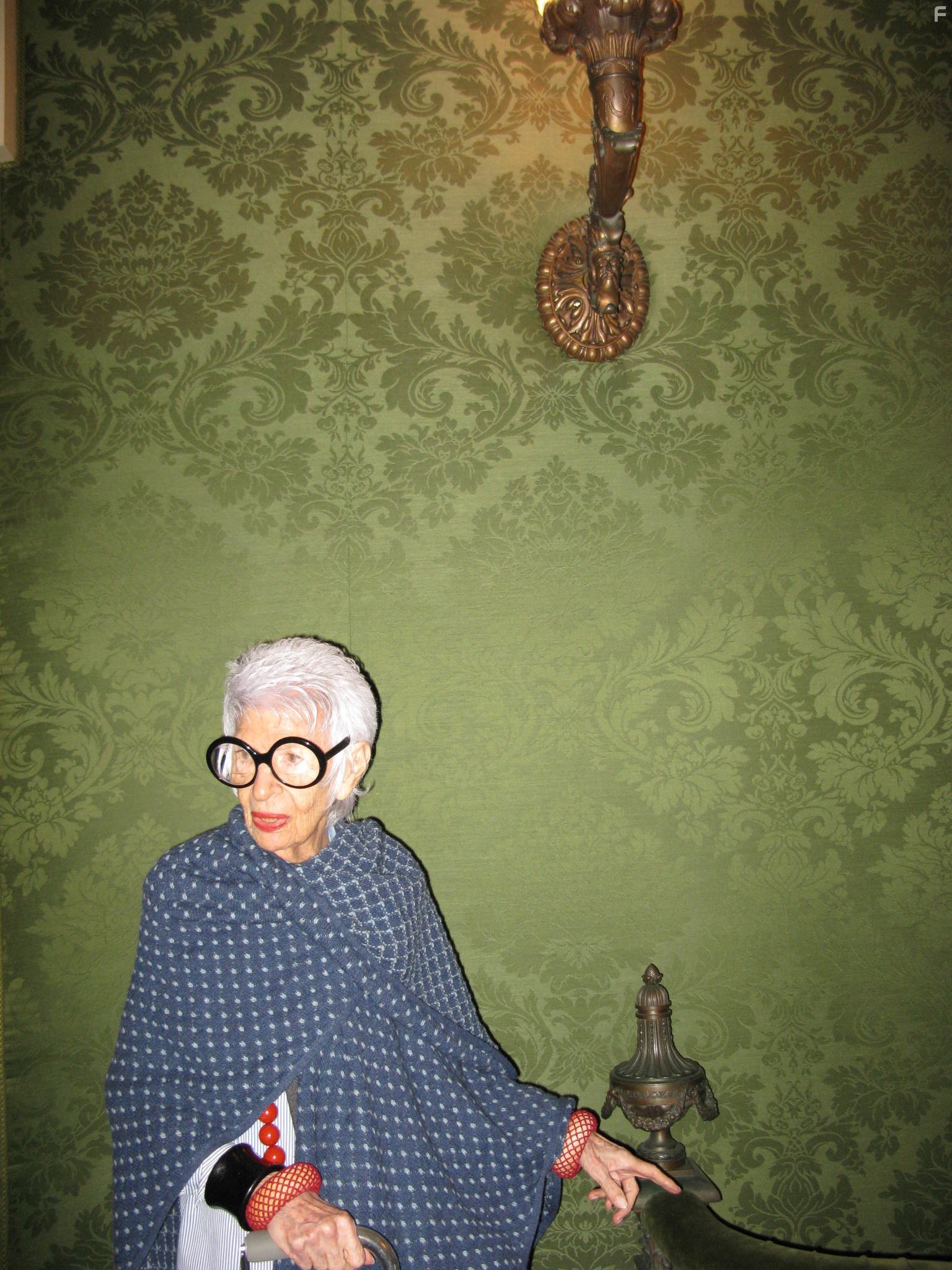 Iris Apfel in Айрис (2014)