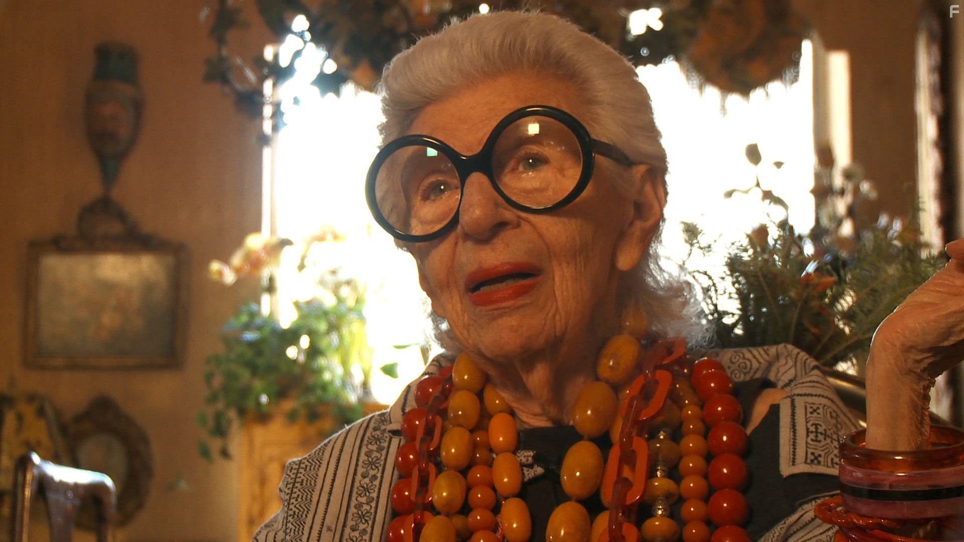 Iris Apfel in Айрис (2014)