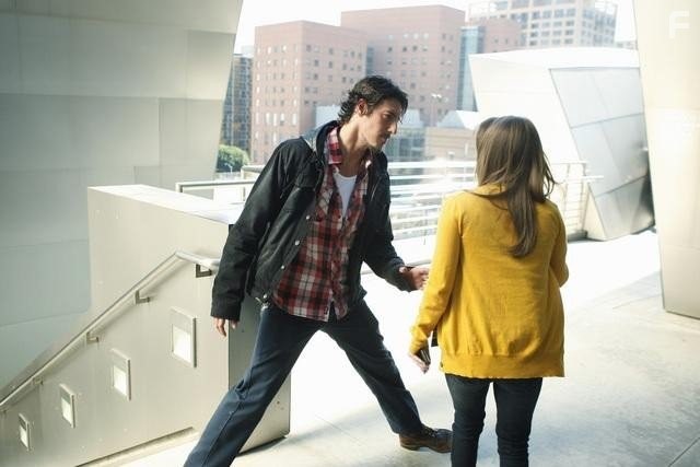 Eric Balfour and Kay Panabaker in Необычная семья (2010)