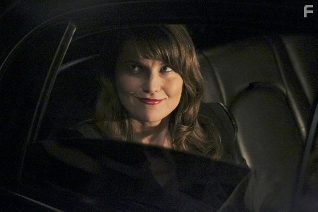 Lucy Lawless in Необычная семья (2010)