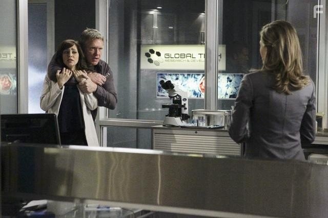 Anthony Michael Hall, Julie Benz, and Autumn Reeser in Необычная семья (2010)