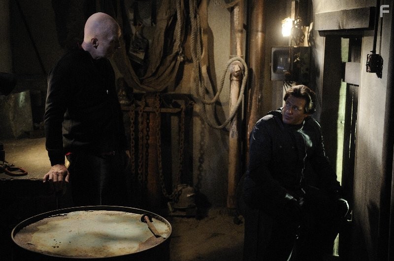 Tobin Bell and Costas Mandylor in Пила V: Хэллоуин (2008)