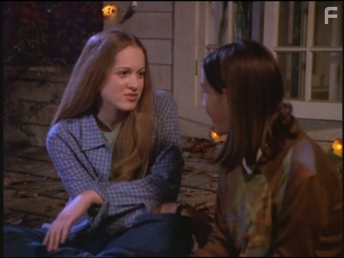 Shay Astar and Joseph Gordon-Levitt in Третья планета от Солнца (1996)