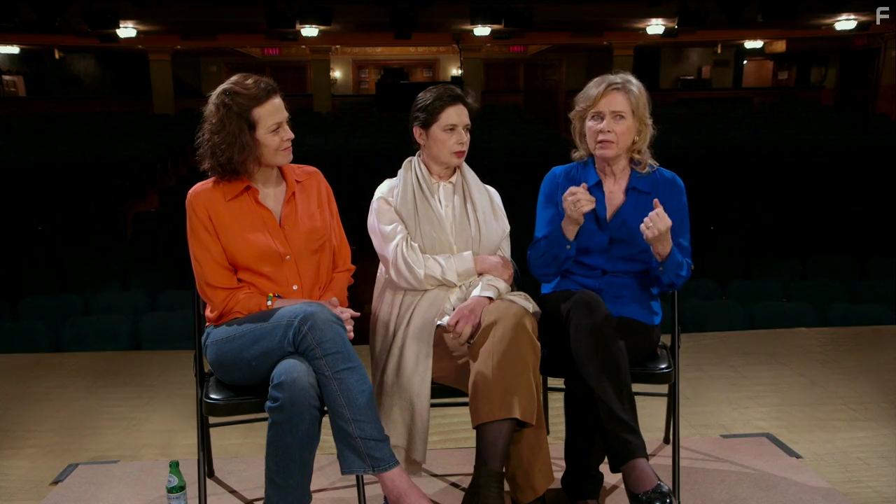 Sigourney Weaver, Isabella Rossellini, and Liv Ullmann in Jag r Ingrid (2015)