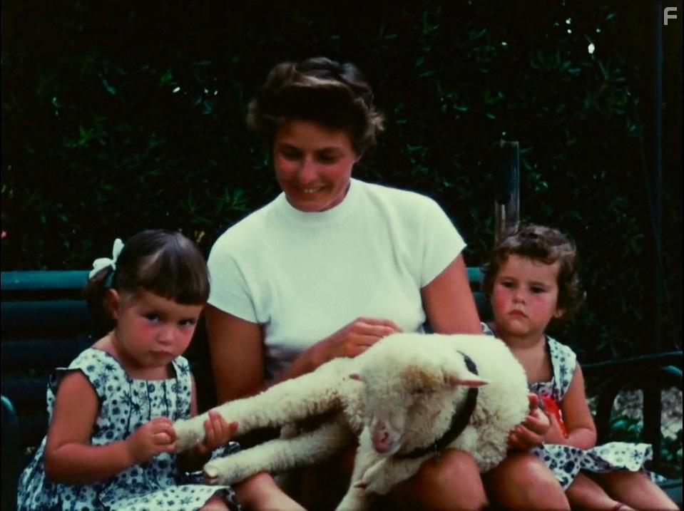 Ingrid Bergman, Isabella Rossellini, and Isotta Rossellini in Jag r Ingrid (2015)