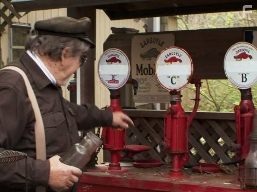 Storage Wars: New York (2013)