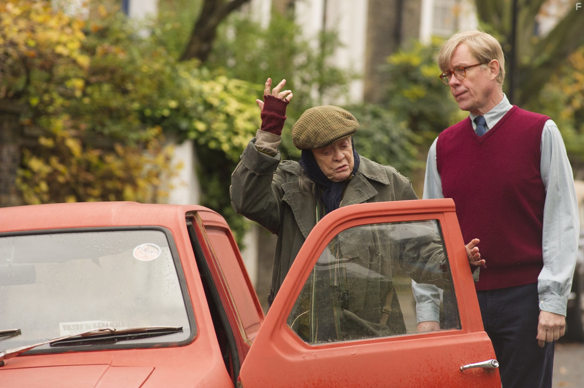 Maggie Smith and Alex Jennings in Леди в фургоне (2015)